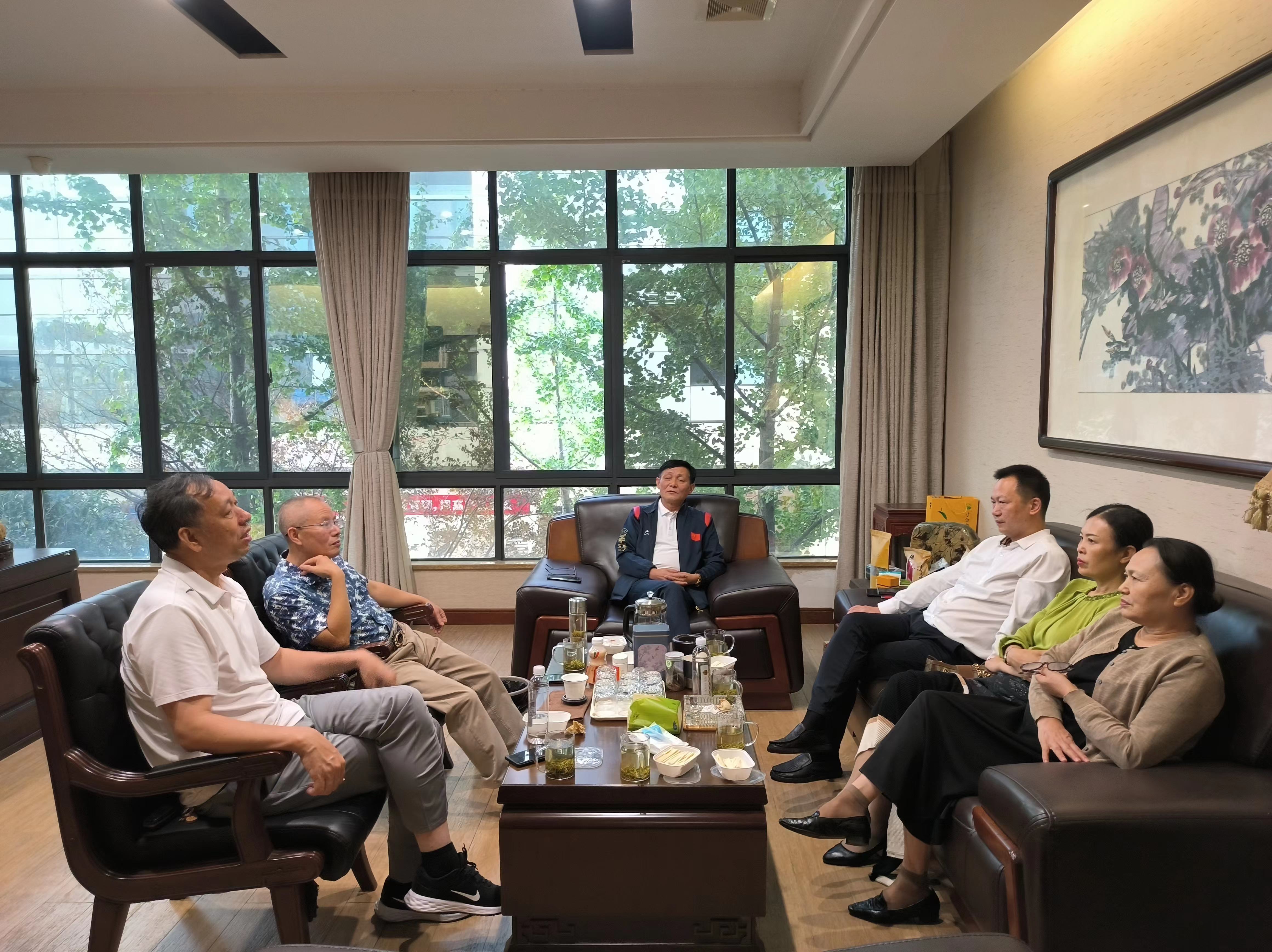 2024工信局黨委委員副局長劉大可到協會會員單位進行走訪調研